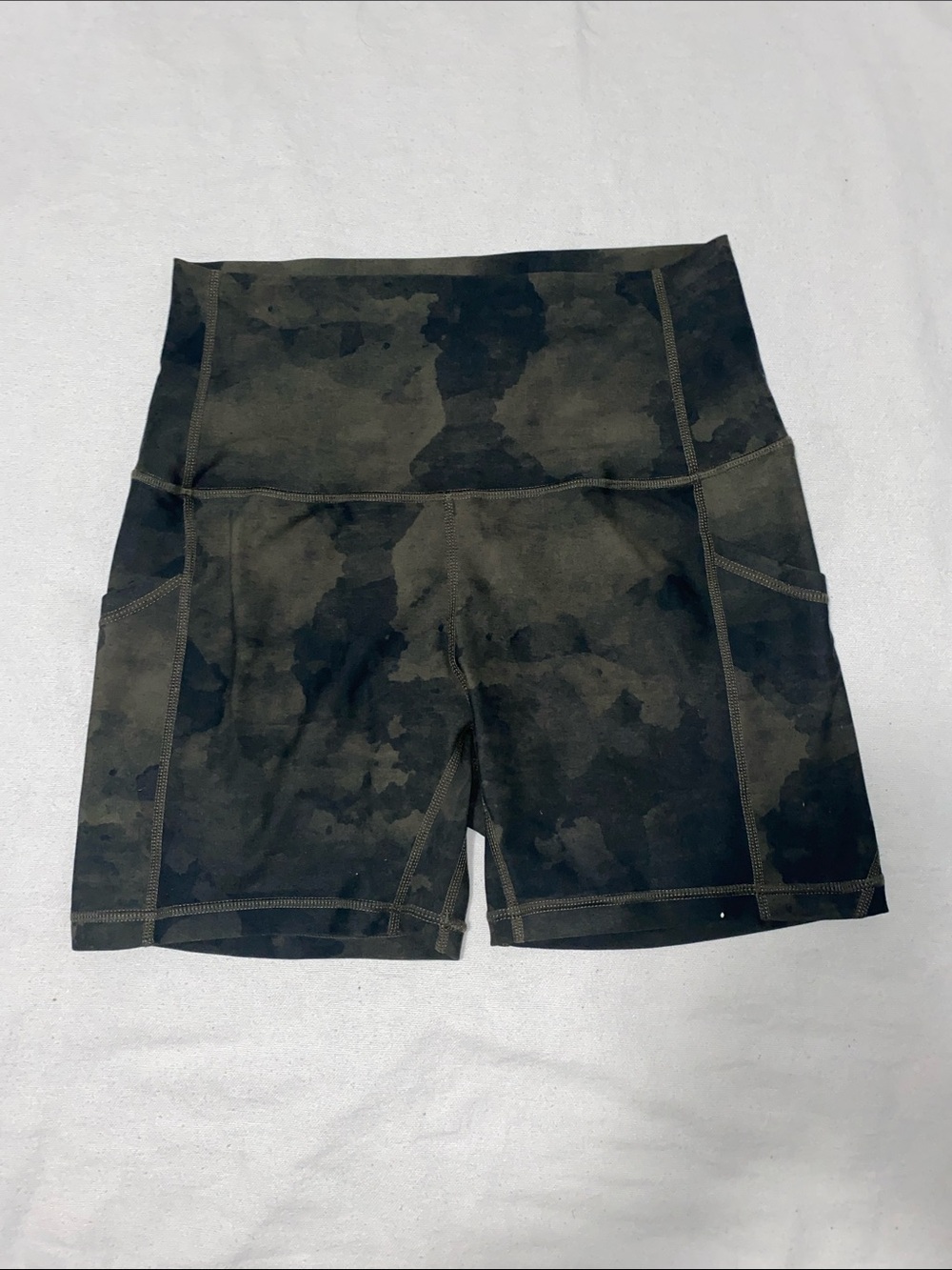Women’s High-Rise Bike Shorts in Olive Camo